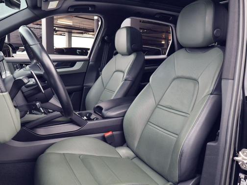 Black 2024 Porsche Cayenne Cayenne