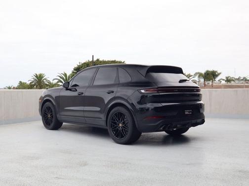 Black 2024 Porsche Cayenne Cayenne