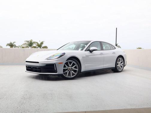 Ice Grey Metallic 2026 Porsche Panamera 4