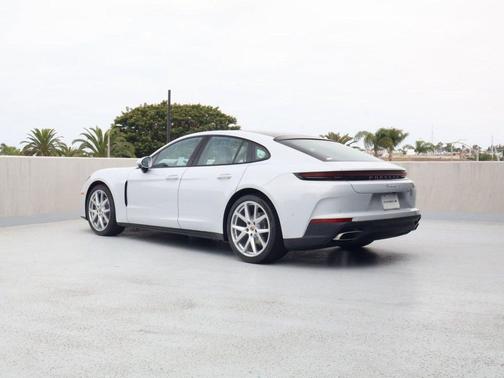 Ice Grey Metallic 2026 Porsche Panamera 4