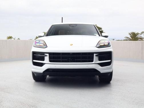 Carrara White Metallic 2026 Porsche Cayenne Cayenne