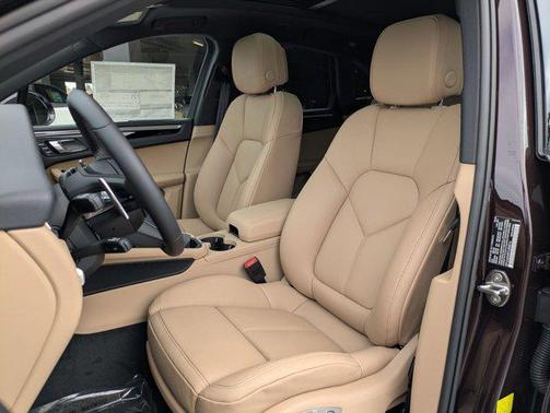 2026 Porsche Macan AWD