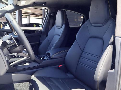 Chromite Black Metallic 2026 Porsche Cayenne Turbo GT