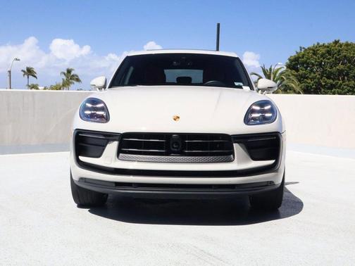 Chalk 2023 Porsche Macan Macan