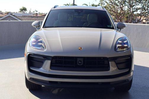 2026 Porsche Macan AWD