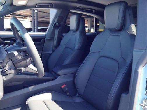 Frozen Blue Metallic 2026 Porsche Macan Macan Electric