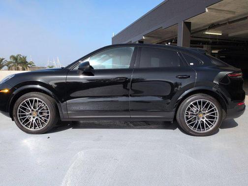 2023 Porsche Cayenne Platinum Edition
