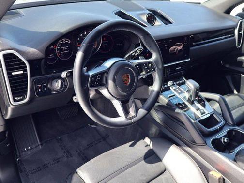 2023 Porsche Cayenne Platinum Edition