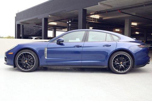 2022 Porsche Panamera 4