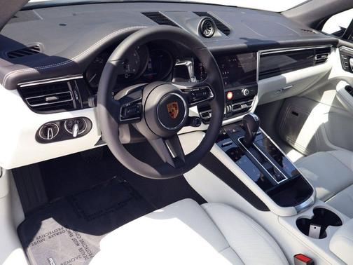 Carrara White Metallic 2026 Porsche Macan Macan