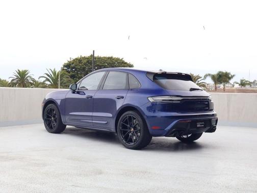 Gentian Blue Metallic 2023 Porsche Macan Macan GTS