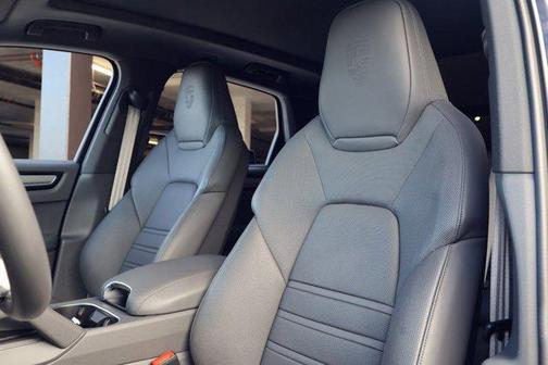 2023 Porsche Cayenne Platinum Edition