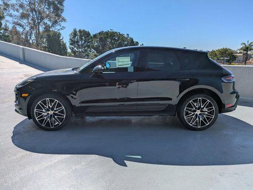 2026 Porsche Macan AWD