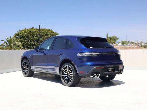 Gentian Blue Metallic 2025 Porsche Macan Macan