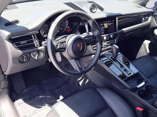 Gentian Blue Metallic 2025 Porsche Macan Macan