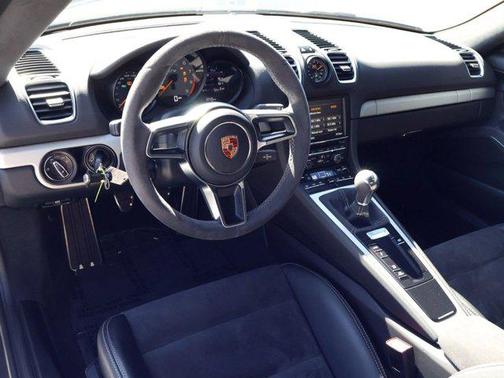 2016 Porsche Cayman GT4