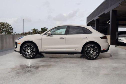 2025 Porsche Macan AWD
