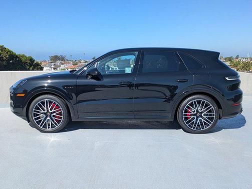 2025 Porsche Cayenne Turbo