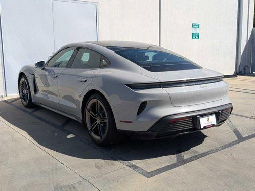 2025 Porsche Taycan Turbo