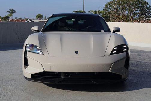 2025 Porsche Taycan Turbo