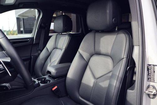 2025 Porsche Macan AWD