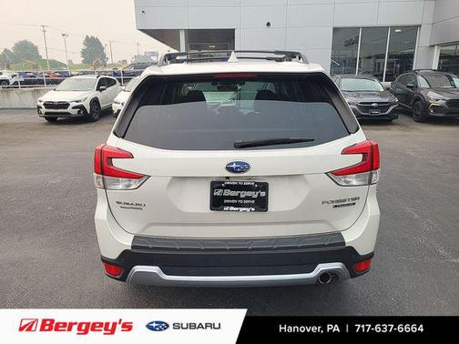 Crystal White Pearl 2021 Subaru Forester Touring