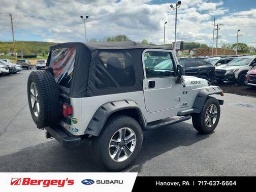 Bright Silver Metallic Clearcoat/Black Soft Top 2004 Jeep Wrangler X