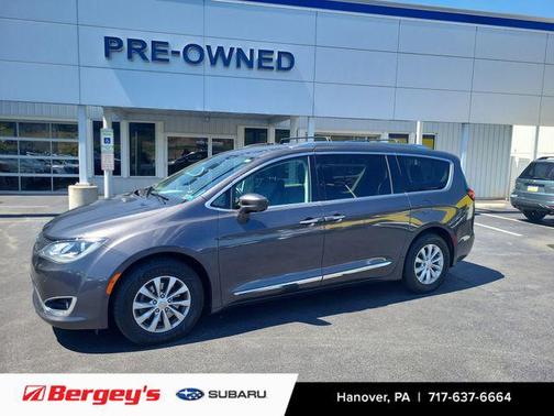 Granite Crystal Metallic Clearcoat 2018 Chrysler Pacifica Touring-L