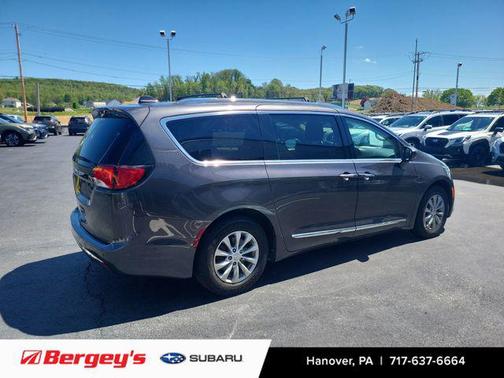 Granite Crystal Metallic Clearcoat 2018 Chrysler Pacifica Touring-L