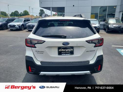 Crystal White Pearl 2022 Subaru Outback Limited