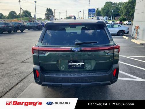 Deep Emerald Green Pearl 2026 Subaru Outback Premium