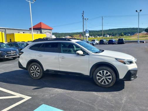 Crystal White Pearl 2022 Subaru Outback Premium