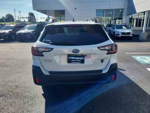 Crystal White Pearl 2022 Subaru Outback Premium