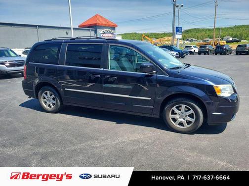 Blackberry Pearlcoat 2010 Chrysler Town & Country Touring