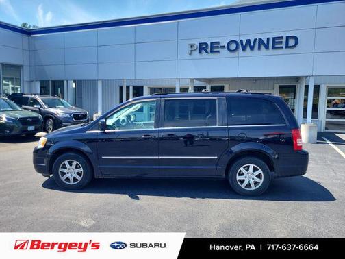 Blackberry Pearlcoat 2010 Chrysler Town & Country Touring
