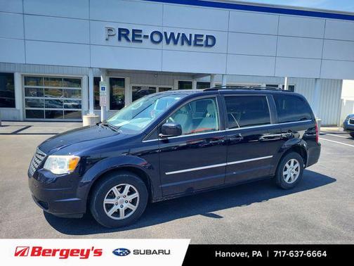 Blackberry Pearlcoat 2010 Chrysler Town & Country Touring