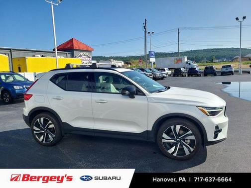 Crystal White Metallic 2024 Volvo XC40 B5 Ultimate Dark Theme