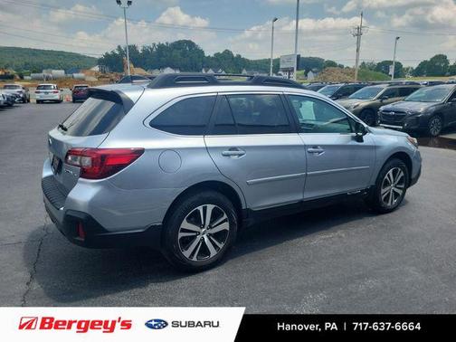 Ice Silver Metallic 2018 Subaru Outback 2.5i Limited