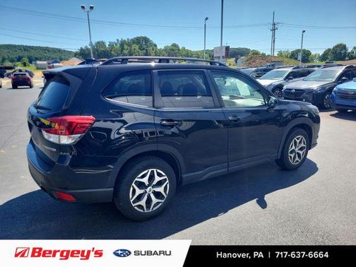 Crystal Black Silica 2024 Subaru Forester Premium