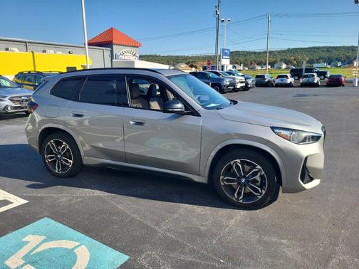 Space Silver Metallic 2023 BMW X1 xDrive28i