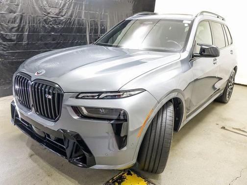 2023 BMW X7 M60i