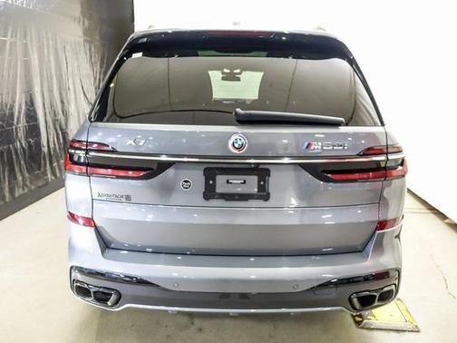 2023 BMW X7 M60i