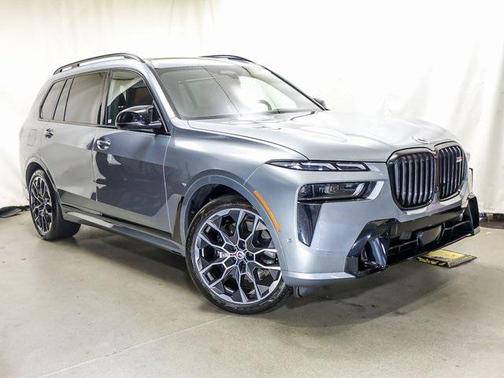2023 BMW X7 M60i