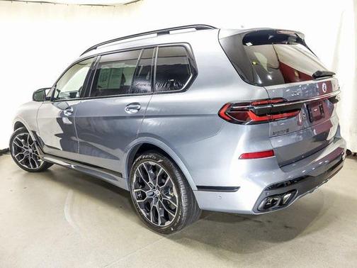 2023 BMW X7 M60i