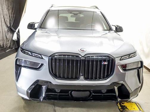 2023 BMW X7 M60i