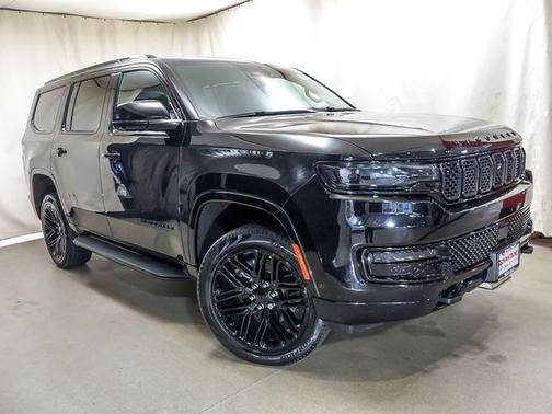 Diamond Black Crystal Pearlcoat 2024 Jeep Wagoneer Series II