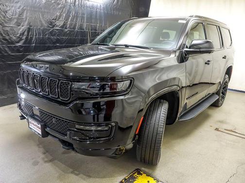 Diamond Black Crystal Pearlcoat 2024 Jeep Wagoneer Series II