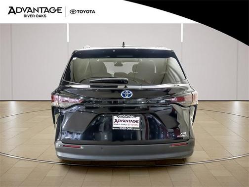 2024 Toyota Sienna XLE