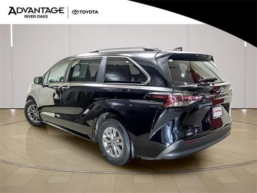2024 Toyota Sienna XLE