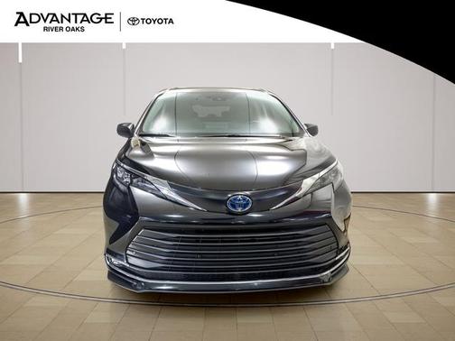 2024 Toyota Sienna XLE